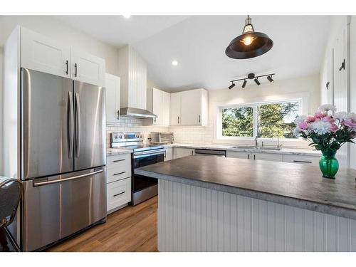 25 2 Street Se, High River, AB - Indoor Photo Showing Kitchen With Stainless Steel Kitchen With Double Sink With Upgraded Kitchen