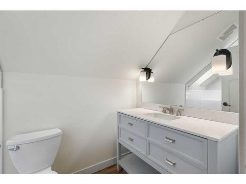 25 2 Street Se, High River, AB - Indoor Photo Showing Bathroom