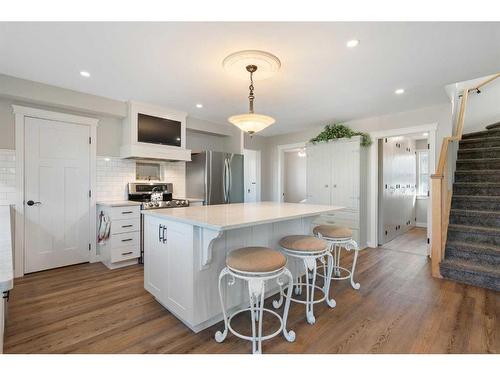 25 2 Street Se, High River, AB - Indoor Photo Showing Kitchen With Upgraded Kitchen