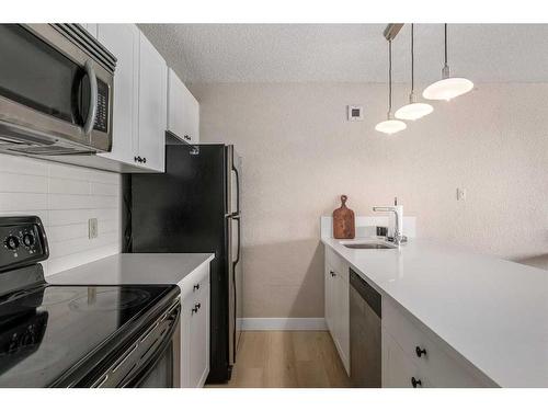 910-221 6 Avenue Se, Calgary, AB - Indoor Photo Showing Kitchen