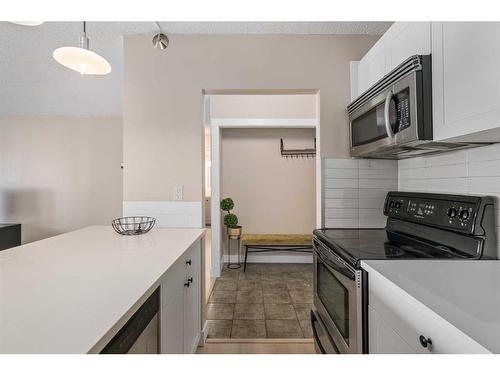 910-221 6 Avenue Se, Calgary, AB - Indoor Photo Showing Kitchen