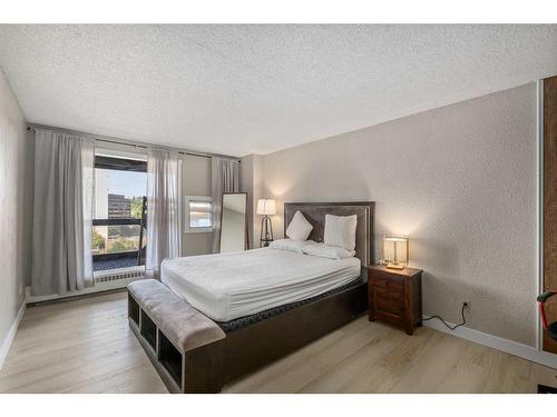 910-221 6 Avenue Se, Calgary, AB - Indoor Photo Showing Bedroom