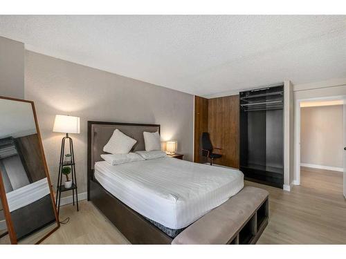 910-221 6 Avenue Se, Calgary, AB - Indoor Photo Showing Bedroom