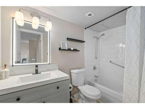 910-221 6 Avenue Se, Calgary, AB - Indoor Photo Showing Bathroom