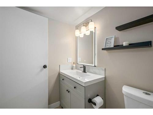 910-221 6 Avenue Se, Calgary, AB - Indoor Photo Showing Bathroom