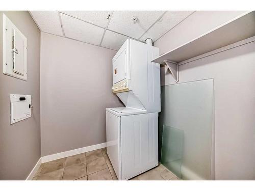 205-509 21 Avenue Sw, Calgary, AB - Indoor Photo Showing Laundry Room