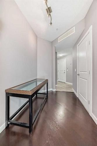 205-509 21 Avenue Sw, Calgary, AB - Indoor Photo Showing Other Room