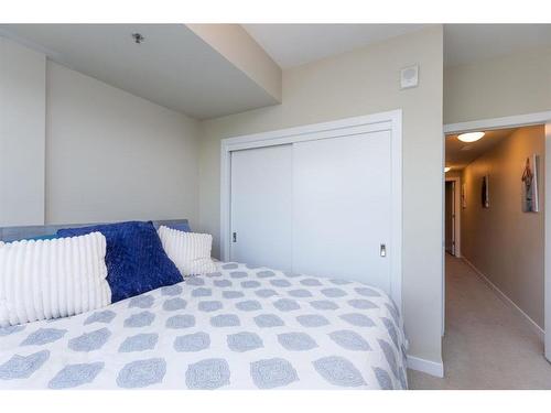 115-235 9A Street Nw, Calgary, AB - Indoor Photo Showing Bedroom