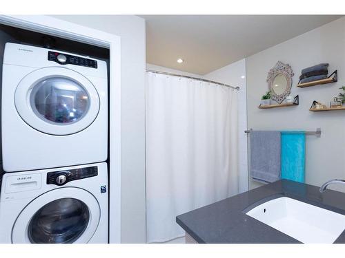 115-235 9A Street Nw, Calgary, AB - Indoor Photo Showing Laundry Room