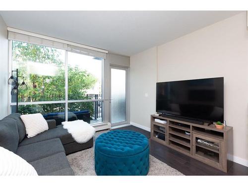 115-235 9A Street Nw, Calgary, AB - Indoor Photo Showing Living Room