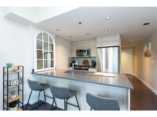 115-235 9A Street Nw, Calgary, AB - Indoor Photo Showing Kitchen