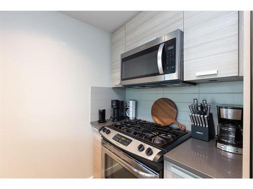 115-235 9A Street Nw, Calgary, AB - Indoor Photo Showing Kitchen