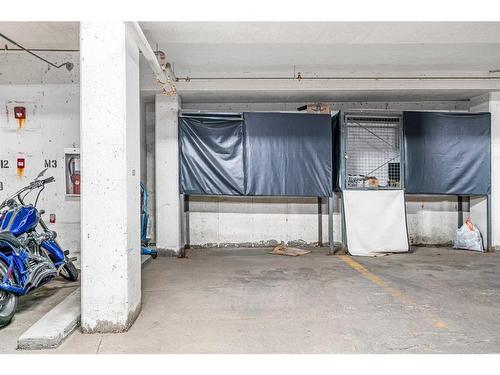 604-535 8 Avenue Se, Calgary, AB - Indoor Photo Showing Garage