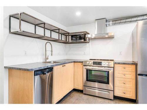 604-535 8 Avenue Se, Calgary, AB - Indoor Photo Showing Kitchen