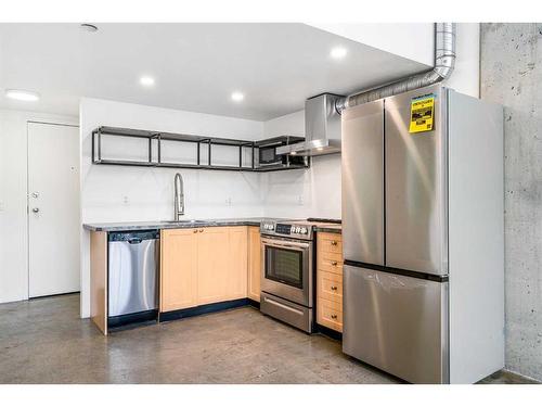 604-535 8 Avenue Se, Calgary, AB - Indoor Photo Showing Kitchen