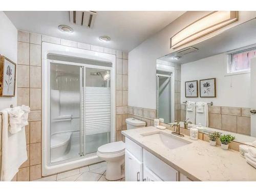 2715 63 Avenue Sw, Calgary, AB - Indoor Photo Showing Bathroom