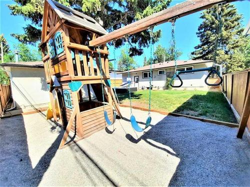 2715 63 Avenue Sw, Calgary, AB - Outdoor