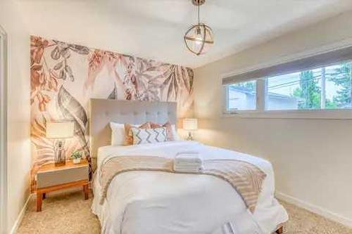 2715 63 Avenue Sw, Calgary, AB - Indoor Photo Showing Bedroom