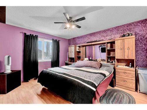 132 Tuscany Hills Circle Nw, Calgary, AB - Indoor Photo Showing Bedroom