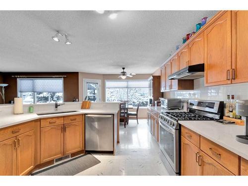 132 Tuscany Hills Circle Nw, Calgary, AB - Indoor Photo Showing Kitchen