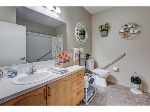 110-3 Parklane Way, Strathmore, AB - Indoor Photo Showing Bathroom