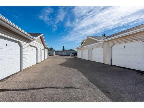 110-3 Parklane Way, Strathmore, AB - Outdoor With Exterior