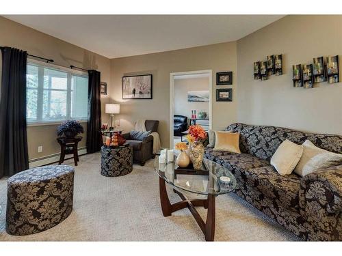 110-3 Parklane Way, Strathmore, AB - Indoor Photo Showing Living Room