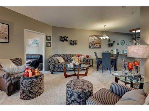 110-3 Parklane Way, Strathmore, AB - Indoor Photo Showing Living Room