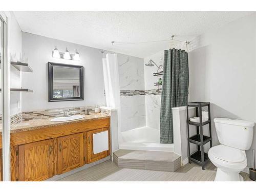 236 Huntwell Court Ne, Calgary, AB - Indoor Photo Showing Bathroom