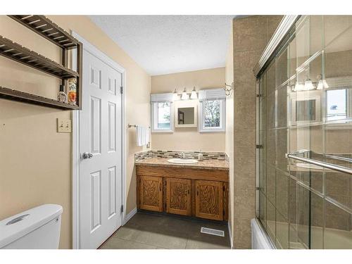 236 Huntwell Court Ne, Calgary, AB - Indoor Photo Showing Bathroom