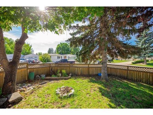 236 Huntwell Court Ne, Calgary, AB - Outdoor