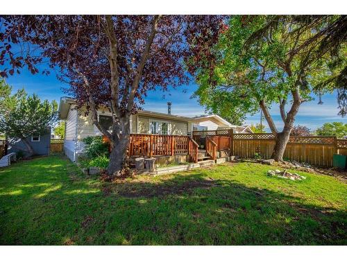 236 Huntwell Court Ne, Calgary, AB - Outdoor