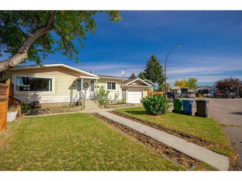 236 Huntwell Court Ne, Calgary, AB - Outdoor