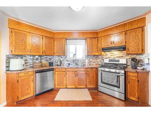 236 Huntwell Court Ne, Calgary, AB - Indoor Photo Showing Kitchen