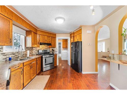 236 Huntwell Court Ne, Calgary, AB - Indoor Photo Showing Kitchen With Double Sink