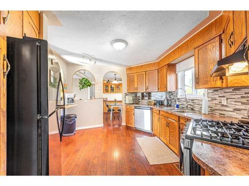 236 Huntwell Court Ne, Calgary, AB - Indoor Photo Showing Kitchen With Double Sink