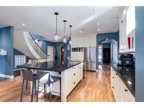 2031 Bowness Road Nw, Calgary, AB - Indoor Photo Showing Kitchen With Upgraded Kitchen