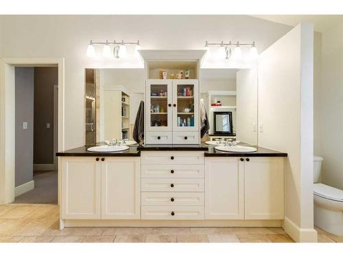 2031 Bowness Road Nw, Calgary, AB - Indoor Photo Showing Bathroom