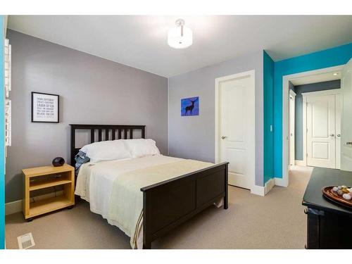 2031 Bowness Road Nw, Calgary, AB - Indoor Photo Showing Bedroom