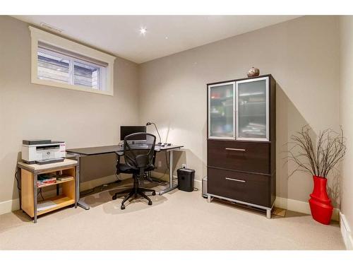 2031 Bowness Road Nw, Calgary, AB - Indoor Photo Showing Office