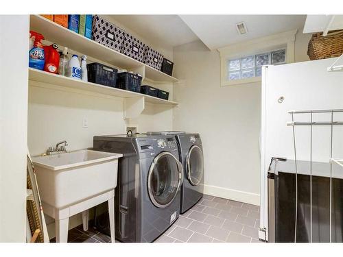 2031 Bowness Road Nw, Calgary, AB - Indoor Photo Showing Laundry Room