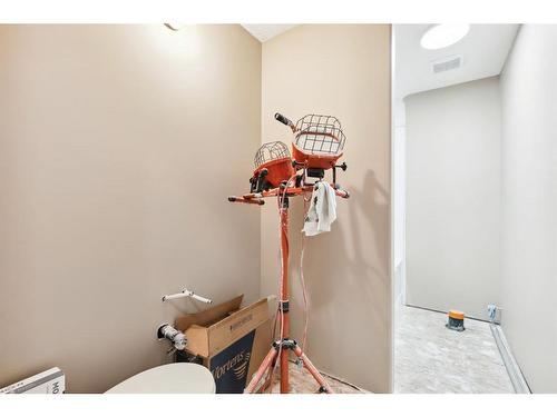 11 Silverado Skies Lane Sw, Calgary, AB - Indoor Photo Showing Bathroom