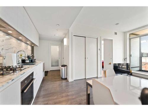 1203-310 12 Avenue Sw, Calgary, AB - Indoor Photo Showing Kitchen With Double Sink