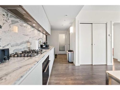 1203-310 12 Avenue Sw, Calgary, AB - Indoor Photo Showing Kitchen