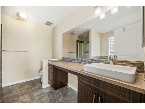 202 Auburn Crest Way Se, Calgary, AB - Indoor Photo Showing Bathroom