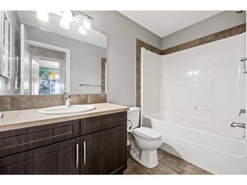 202 Auburn Crest Way Se, Calgary, AB - Indoor Photo Showing Bathroom