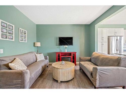 202 Auburn Crest Way Se, Calgary, AB - Indoor Photo Showing Living Room