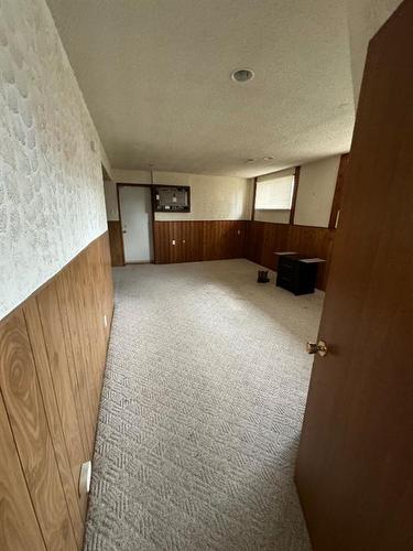 4004 21 Avenue Se, Calgary, AB - Indoor Photo Showing Other Room