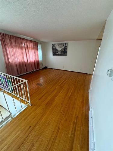 4004 21 Avenue Se, Calgary, AB - Indoor Photo Showing Other Room