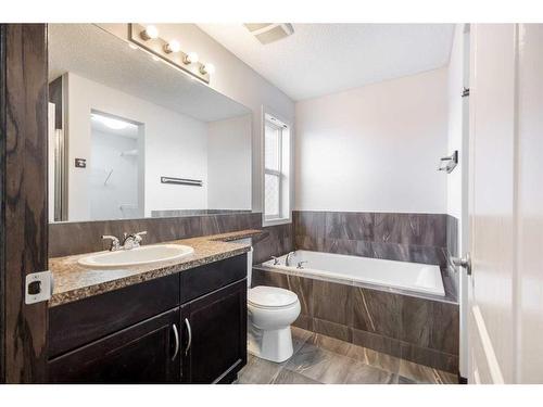 144 Evansborough Crescent Nw, Calgary, AB - Indoor Photo Showing Bathroom